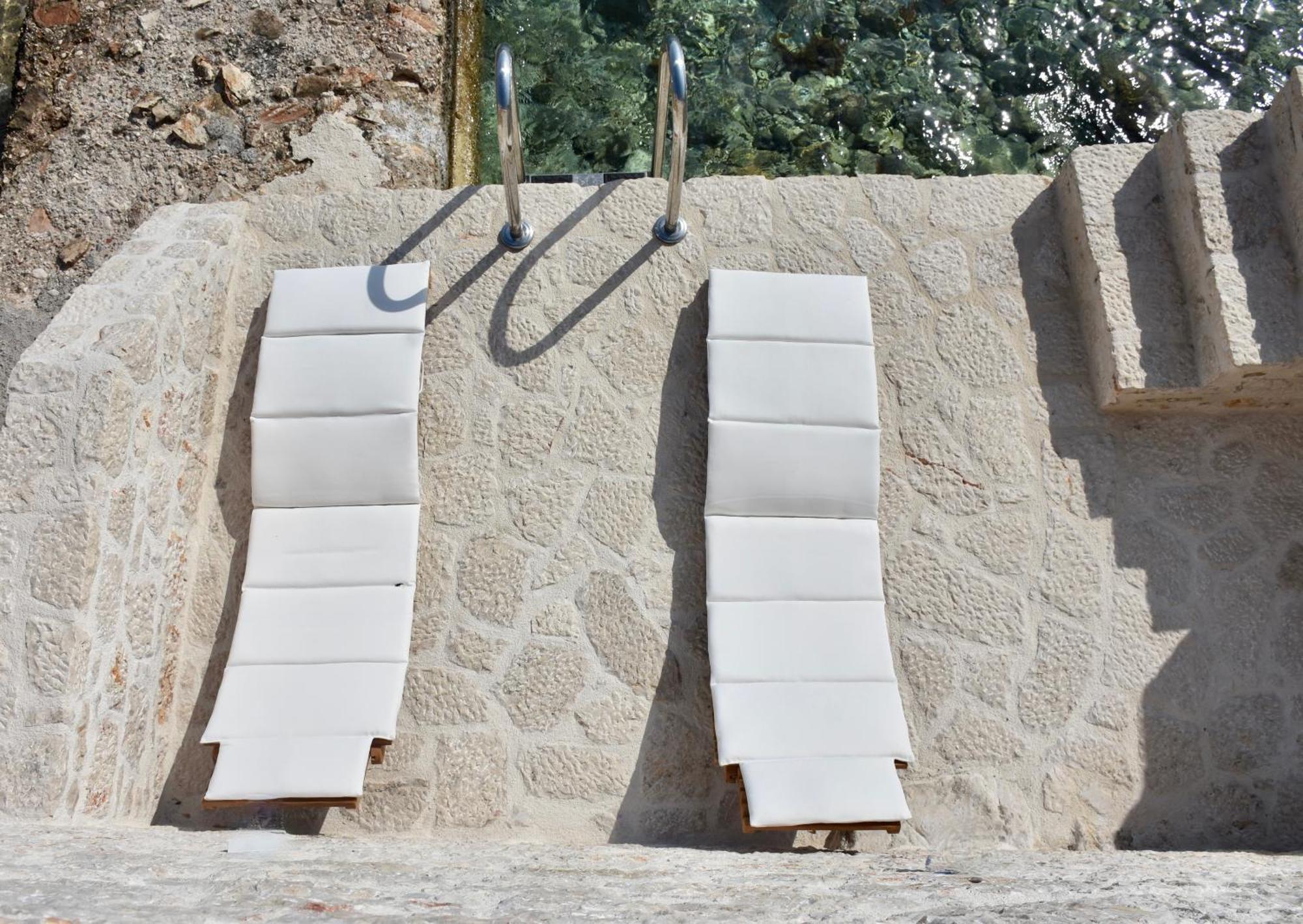 Salt Retreat - Seafront Villa Χάλκη Εξωτερικό φωτογραφία